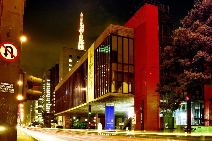 MASP comemora o aniversário de São Paulo com iluminação especial, pela primeira vez, em 58 anos do museu!