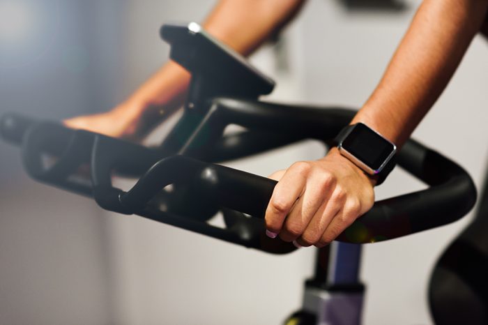 Estudo revela que aplicativos e relógios esportivos aumentam a frequência durante a prática de exercícios!